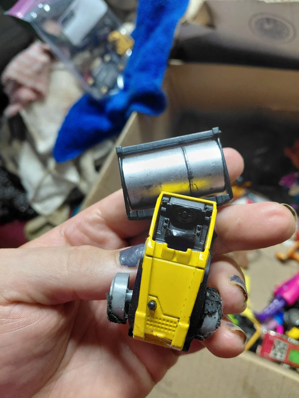 yellow pavement roller toy die-cast truck wheels damaged unbranded